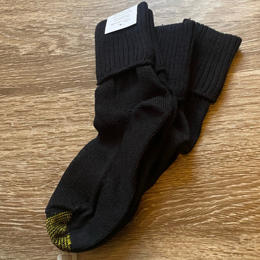 💋2 for $20!💋 Two Pairs of Goldtoe Bermuda Socks
